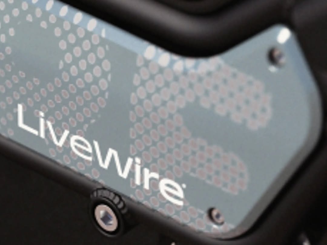 DNA de Harley, praticidade de Scooter: Conheça o novo Maxiscooter elétrico da LiveWire.