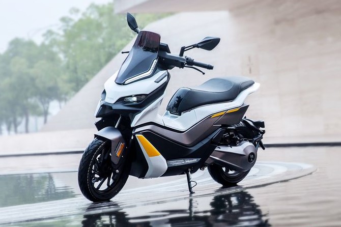 Loncin lança scooter elétrica Bicose Real 5T na China.