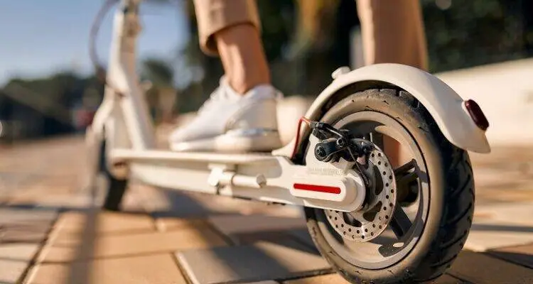 Educação de Segurança para Crianças com Scooters Elétricas