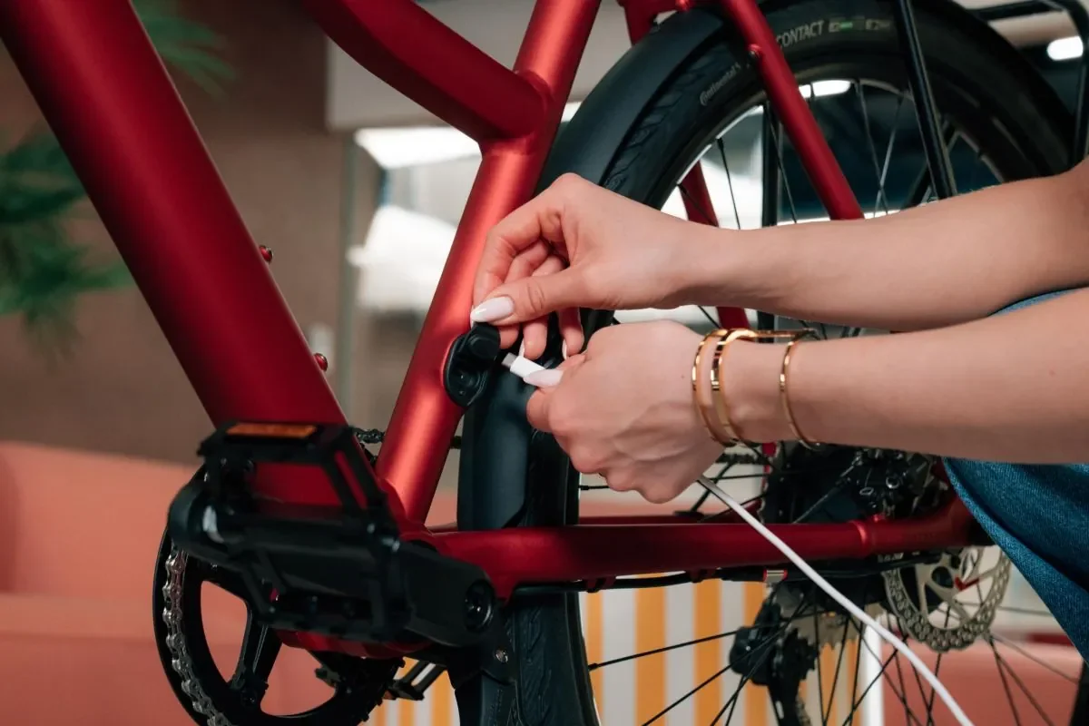 Posso Carregar Minha Bike Elétrica na Tomada Comum?