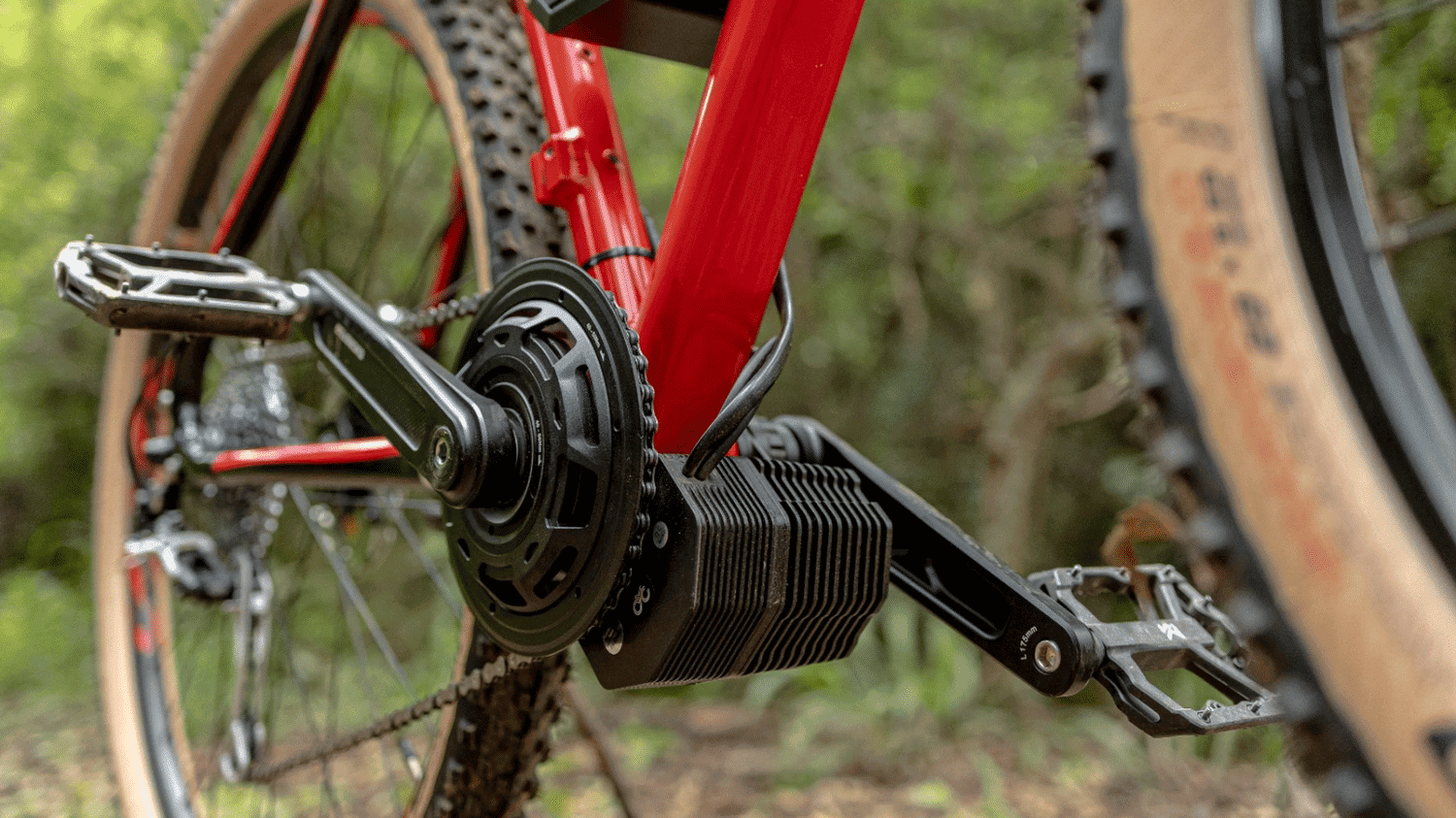 Qual a diferença entre motor na roda e motor central nas bicicletas elétricas?