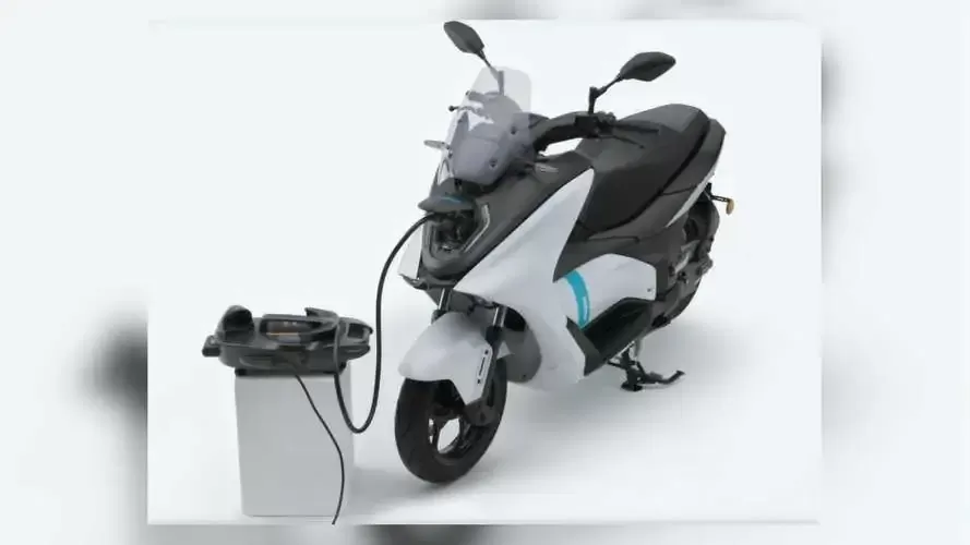 Yamaha E01   Charging