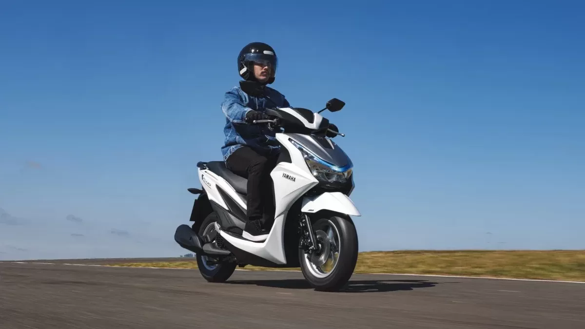 Yamaha Fluo Abre.jpg